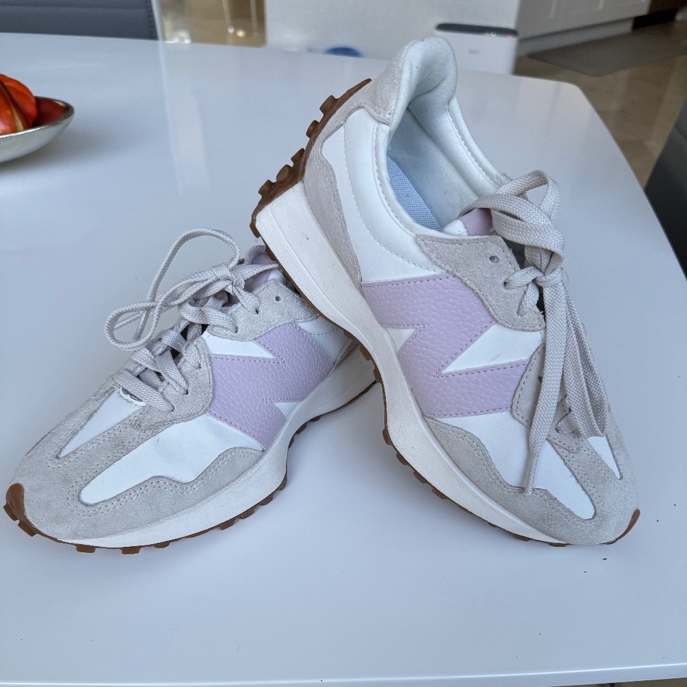 New Balance 327